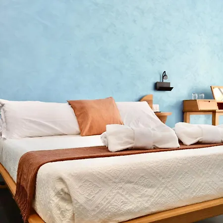 Couette-café Taga 4*